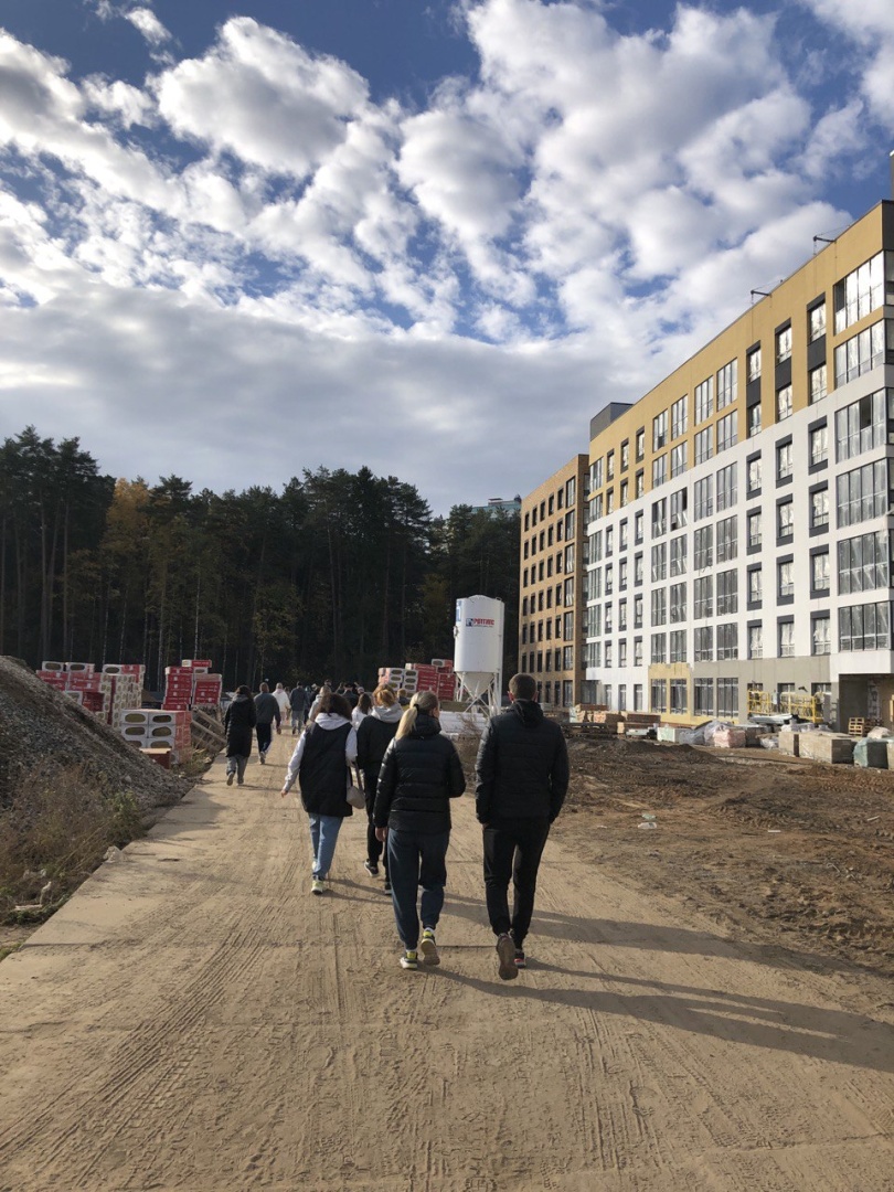 2025-10-10_Экскурсия для дольщиков_в дом.jpg 2025-10-10_Экскурсия для дольщиков_в дом.jpg